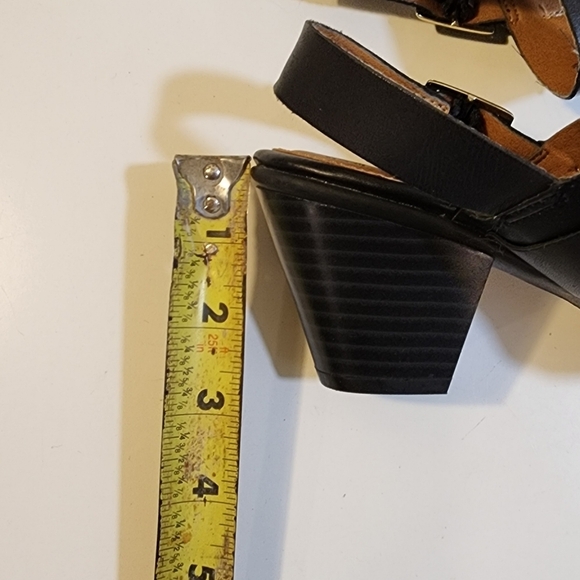 Euro Soft by Soft black leather heeled Strappy Sandals size 7M - Picture 5 of 11